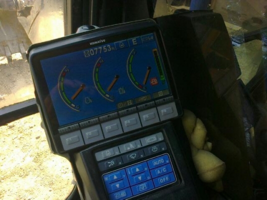 ขายด่วน!! KOMATSU PC 200-8 ไมล์ ชม.7753 สภาพสวยค่ะ พร้อมใช้งาน เอกสารใบแจ้งจำหน่าย สนใจดิดต่อ ญาดา 0 ขายด่วน!! KOMATSU PC 200-8 ไมล์ ชม.7753 สภาพสวยค่ะ พร้อมใช้งาน เอกสารใบแจ้งจำหน่าย สนใจดิดต่อ ญาดา 0