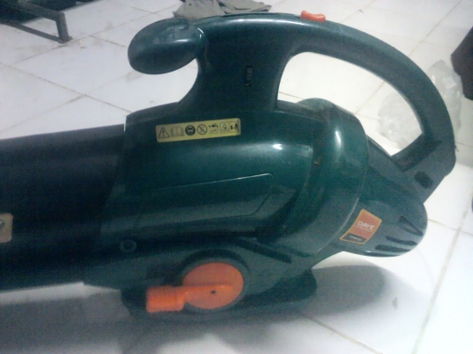 ปืนเป่าลม ขนาด2500W. ของยี่ห้อ DAYE ไว้เป่าเศษใบไม้แทนไม้กวาดได้
