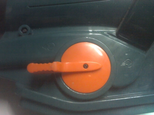 ปืนเป่าลม ขนาด2500W. ของยี่ห้อ DAYE ไว้เป่าเศษใบไม้แทนไม้กวาดได้