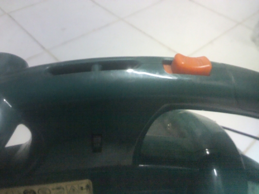 ปืนเป่าลม ขนาด2500W. ของยี่ห้อ DAYE ไว้เป่าเศษใบไม้แทนไม้กวาดได้