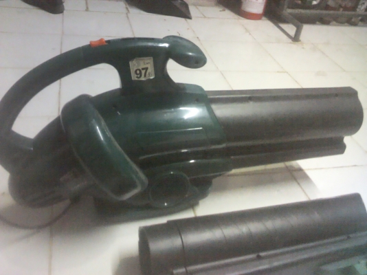 ปืนเป่าลม ขนาด2500W. ของยี่ห้อ DAYE ไว้เป่าเศษใบไม้แทนไม้กวาดได้