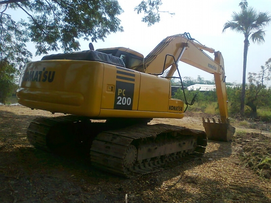 ขายด่วน!..รถขุด KOMATSU PC200-6 รถสวย เก่าญี่ปุ่น บิ้วใหม่ ให้พร้อมใช้งาน ทั้งคัน.
