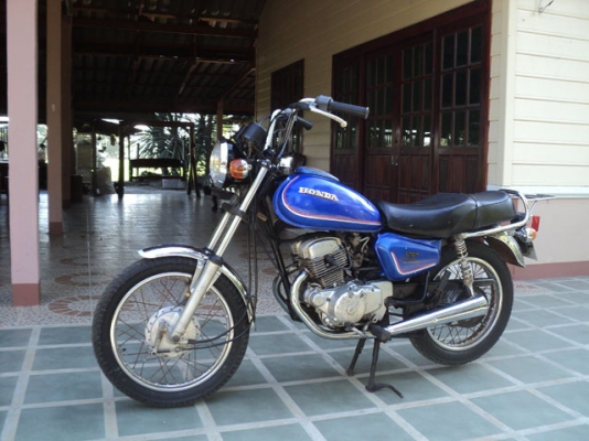 ขาย Honda CM 125 Twin รุ่นนี้หายากครับ สภาพเดิมๆ พร้อมใช้
