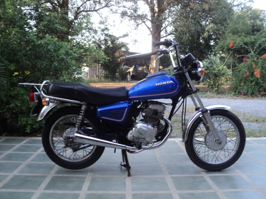 ขาย Honda CM 125 Twin รุ่นนี้หายากครับ สภาพเดิมๆ พร้อมใช้