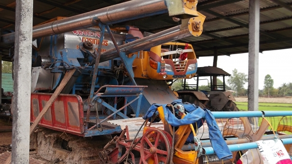 ขายรถเกี่ยวด่วน เครื่อง 6HE1