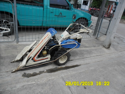 รถเกี่ยวข้าว  พร้อมมัด