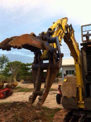 ขายรถแบคโฮ โคมัสสุ PC28uu หัวคีบไม้ ราคาถูก