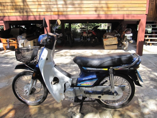 ขายดรีมคุรุ สีน้ำเงิน สตาร์ทมือ ทะเบียนโอนหมดปี 58 ขาย 13,800 บาท