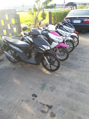 ขายคันละ 9,900 เอกสารพร้อมชุดโอน งดต่อ รถอยู่บางใหญ่ นนทบุรี สนใจโทร 084-3545593