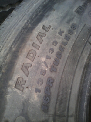 215/75R17.5  MAXXIS UR-275 16PR TUBELESS  มี 3 เส้น TEL.081-427-3941