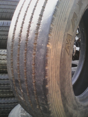 215/75R17.5  MAXXIS UR-275 16PR TUBELESS  มี 3 เส้น TEL.081-427-3941