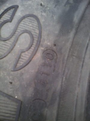 215/75R17.5  MAXXIS UR-275 16PR TUBELESS  มี 3 เส้น TEL.081-427-3941