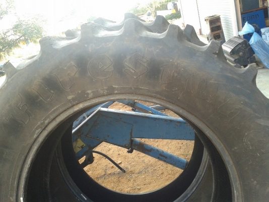 ขายแล้ว ยางหลังรถไถถอด\% 18.4 - 34 ไฟร์สโตนเก่านอก คู่ละ25,000บาท. ขอบคุณพี่หนุ่ม มากครับ