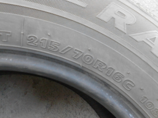 215/70R16 HANKOOK RADIAL RA08  มีชุด 4 เส้น  TEL.081-427-3941