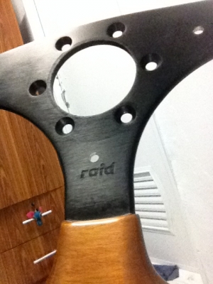 ขายพวงมาลัยไม้แท้ raid made in ltaly 13"5 แท้ พร้อมคอปั้มตราmomo ถอดออกจากe30 เพือนฝากขายคับ ราคา1200บาท โทร0924462525โส