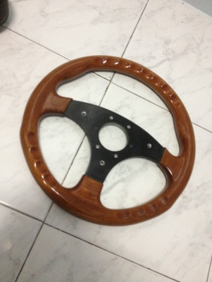 ขายพวงมาลัยไม้แท้ raid made in ltaly 13"5 แท้ พร้อมคอปั้มตราmomo ถอดออกจากe30 เพือนฝากขายคับ ราคา1200บาท โทร0924462525โส