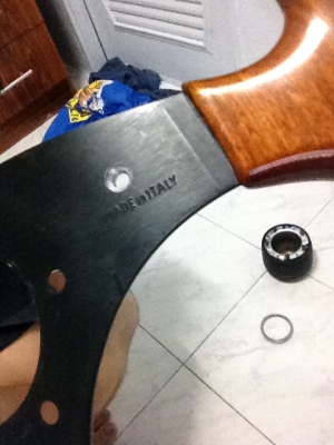 ขายพวงมาลัยไม้แท้ raid made in ltaly 13"5 แท้ พร้อมคอปั้มตราmomo ถอดออกจากe30 เพือนฝากขายคับ ราคา1200บาท โทร0924462525โส