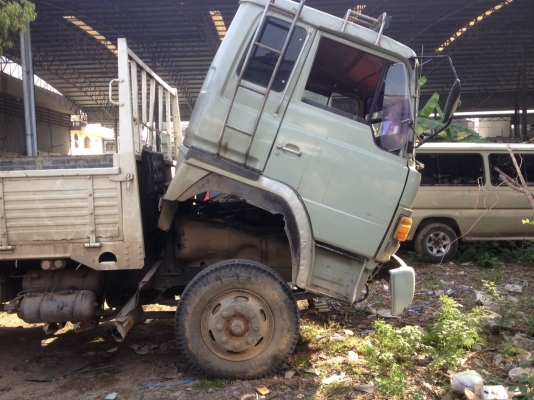 ขาย รถบรรทุก 6 ล้อ HINO 2 เพลา (แชสซี+เครื่องสิบส้อ)