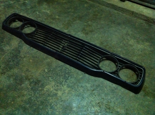 กระจังหน้า Toyota rn20 - rn25 แท้ครบคู่