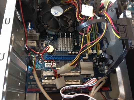 คอมพิวเตอร์ ยกชุด / จอ samsung / ชุดคีบอร์ทไร้สาย logitech พึ่งเปลี่ยน เมมบอร์ท มา 2600