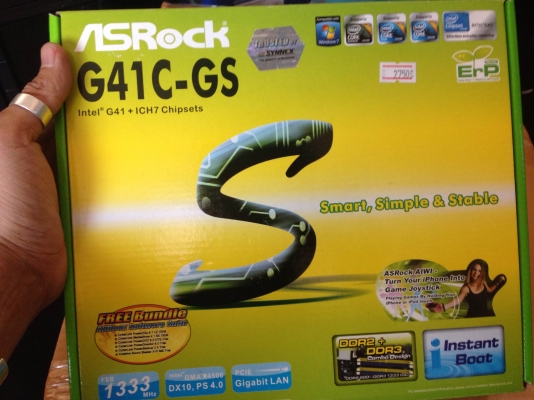 คอมพิวเตอร์ ยกชุด / จอ samsung / ชุดคีบอร์ทไร้สาย logitech พึ่งเปลี่ยน เมมบอร์ท มา 2600