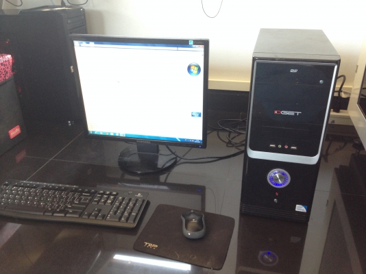 คอมพิวเตอร์ ยกชุด / จอ samsung / ชุดคีบอร์ทไร้สาย logitech พึ่งเปลี่ยน เมมบอร์ท มา 2600