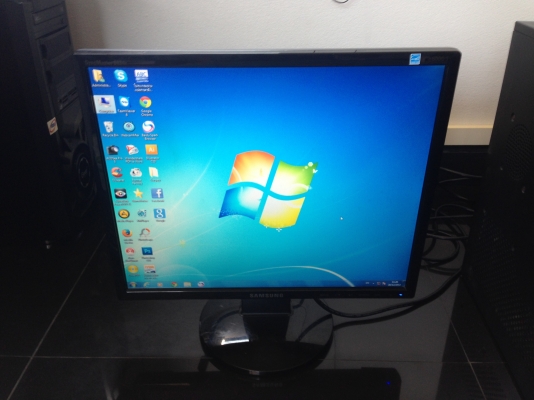 คอมพิวเตอร์ ยกชุด / จอ samsung / ชุดคีบอร์ทไร้สาย logitech พึ่งเปลี่ยน เมมบอร์ท มา 2600