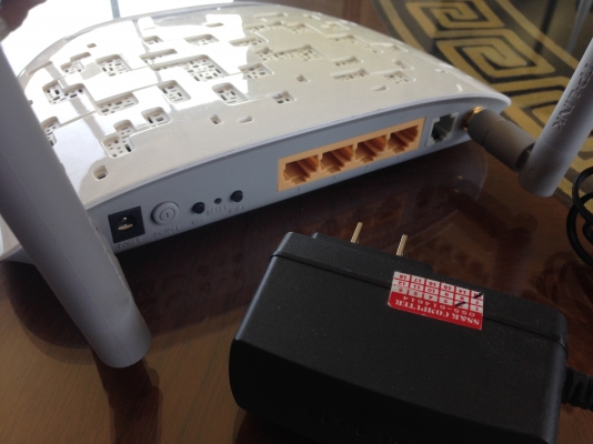 โมเดม TP-Link ส่งสัญญาน wi-fi / 4 พอร์ต มี 2 ตัว