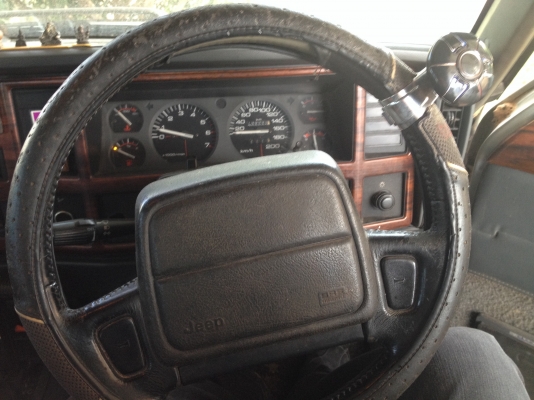 ขายjeep Cherokee 4.0limited. สภาพดี ไม่มีที่จอด ขายjeep Cherokee 4.0limited. สภาพดี ไม่มีที่จอด