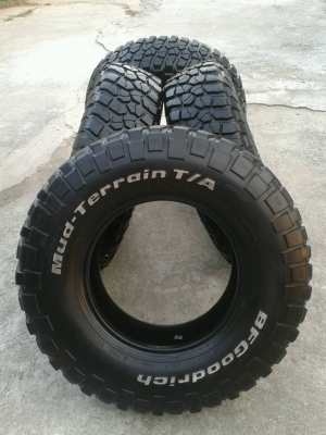ขาย BF Mud KM2 ขนาด 265/75R16 สวยๆ