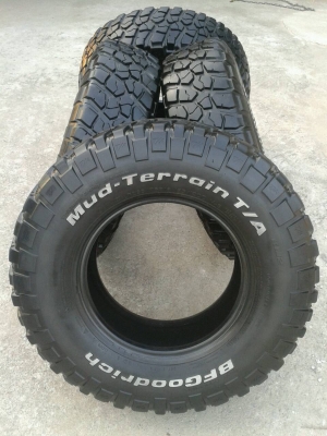 ขาย BF Mud KM2 ขนาด 265/75R16 สวยๆ