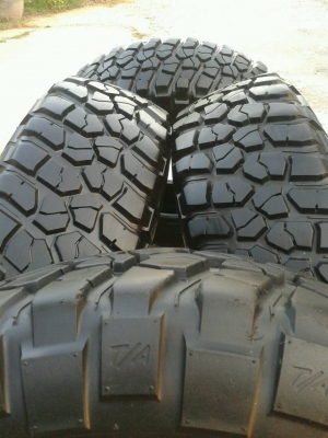 ขาย BF Mud KM2 ขนาด 265/75R16 สวยๆ