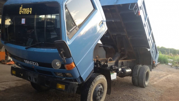 หกล้อดั้ม อีซูซุ NPR115แรง รถห้างเกียร์สั้น สภาาพดีแคซซีเดิมสวยจัดสหนิมไม่มีเกาะทั้งเส้น พร้อมใช้งาน ทะเบียนพร้อมโอน รถสภาพดีรับรองไม่ผิดหวัง