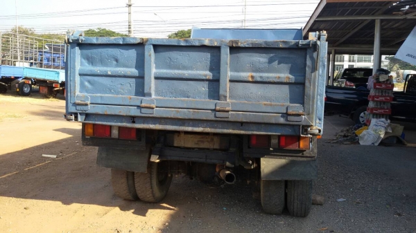 หกล้อดั้ม อีซูซุ NPR115แรง รถห้างเกียร์สั้น สภาาพดีแคซซีเดิมสวยจัดสหนิมไม่มีเกาะทั้งเส้น พร้อมใช้งาน ทะเบียนพร้อมโอน รถสภาพดีรับรองไม่ผิดหวัง