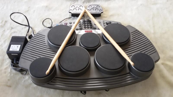 กลองไฟฟ้า Medeli DD30ุ6 พร้อม ไม้ตีกลอง 2อัน สภาพสวยสมบูรณ์มาก