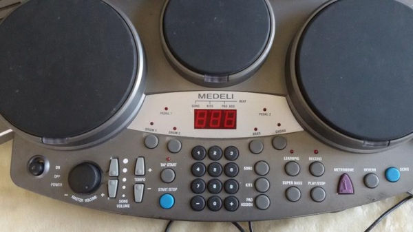 กลองไฟฟ้า Medeli DD30ุ6 พร้อม ไม้ตีกลอง 2อัน สภาพสวยสมบูรณ์มาก