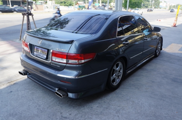 HONDA ACCORD ปี 2006 ตัว TOP เบาะหนังปรับไฟฟ้า ARIBAG คู่หน้า ชุดแต่งสเกริดรอบคัน ล้อ MAX เบรค ABS กระจกไฟฟ้า เครื่องเดิมวิ่งดี ช่วงล่างแน่น สีสวย ภายในสภาพสวย รถพร้อมใช้งาน จัดไฟแนนได้ ฟรีดาวน์