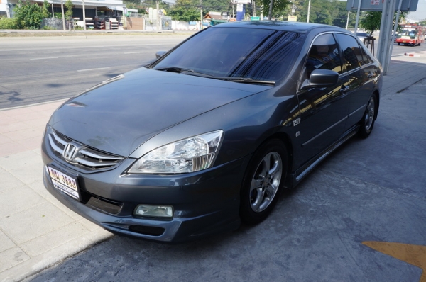 HONDA ACCORD ปี 2006 ตัว TOP เบาะหนังปรับไฟฟ้า ARIBAG คู่หน้า ชุดแต่งสเกริดรอบคัน ล้อ MAX เบรค ABS กระจกไฟฟ้า เครื่องเดิมวิ่งดี ช่วงล่างแน่น สีสวย ภายในสภาพสวย รถพร้อมใช้งาน จัดไฟแนนได้ ฟรีดาวน์