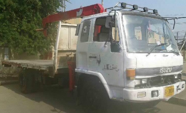 ISUZU ROCKY 175 HP 6BG1 รถบรรทุกหกล้อติดเครน UNIC 3 ตัน 3 ปลอก กระบะพื้นเรียบความยาว 5 เมตร รถสภาพดีพร้อมใช้งานได้เลยครับ เอกสารเล่มทะเบียนชุดโอนครบ ราคาต่อรองได้ครับ