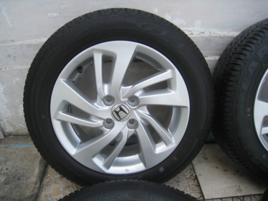 ขายล้อแม็กป้ายแดง Honda jazz 15" พร้อมยางปี14 สนใจติดต่อเล็กคลองสามครับ 081-3747940