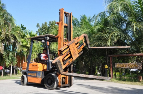 ขายFORKLIFT TOYOTA 2.3ตันครึ่ง(เสาสูง4เมตรงายืด หนีบ หมุน360องศา)สภาพสวยเดิมจากญี่ปุ่นยังไม่เคยใช้ในไทย175,000เท่านั้น!!