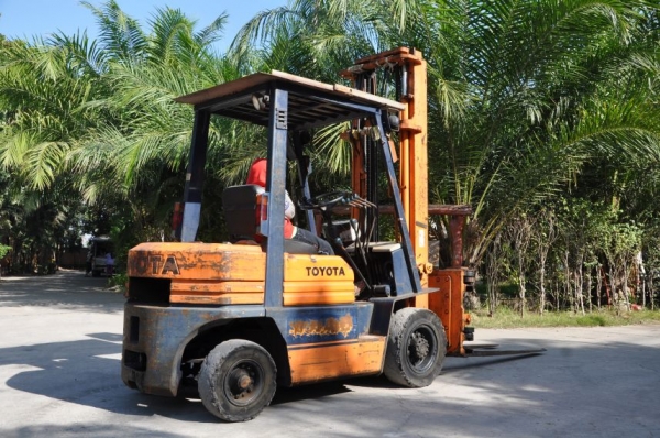 ขายFORKLIFT TOYOTA 2.3ตันครึ่ง(เสาสูง4เมตรงายืด หนีบ หมุน360องศา)สภาพสวยเดิมจากญี่ปุ่นยังไม่เคยใช้ในไทย175,000เท่านั้น!!