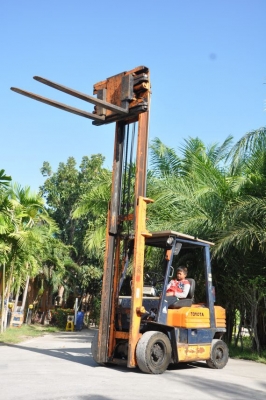ขายFORKLIFT TOYOTA 2.3ตันครึ่ง(เสาสูง4เมตรงายืด หนีบ หมุน360องศา)สภาพสวยเดิมจากญี่ปุ่นยังไม่เคยใช้ในไทย175,000เท่านั้น!!