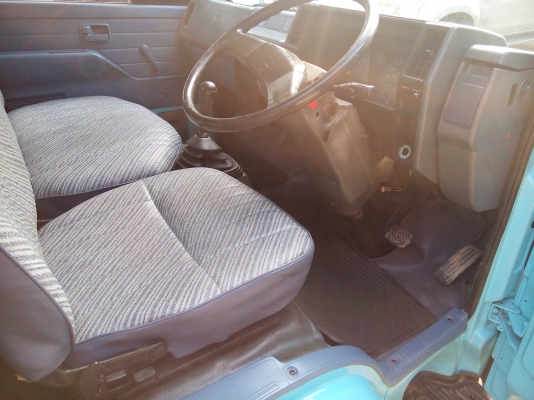 4 ล้อบรรทุก  ISUZU  NKR  88  แรงม้า  *ยาว 3.20 ม. *  รถสวยเดิม+สวยจริง+สภาพพร้อมใช้งาน  * รถห้างแท้ * มีเล่มพร้อมโอน *