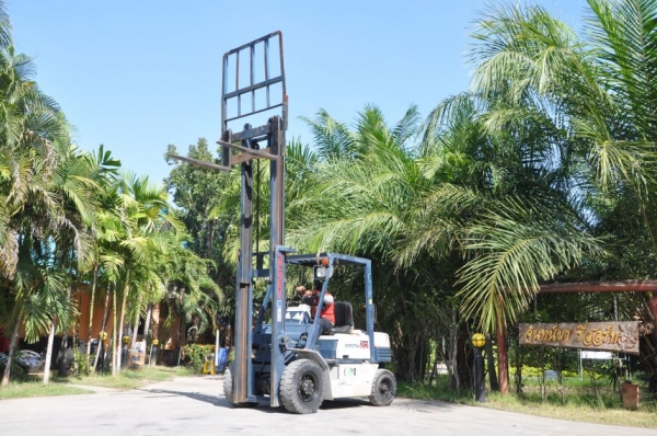ขายFORKLIFT KOMATSU FG20-11 (2ตัน)สวยเดิมจากญี่ปุ่น ยังไม่เคยใช้ในไทย 139,000เท่านั้น!!