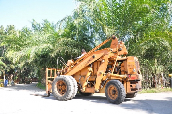 ขายรถตักKOMATSU SD20 สวยเดิมจากญี่ปุ่น2ตัน งากระดก ยังไม่เคยใช้ในไทย 155,000เท่านั้น