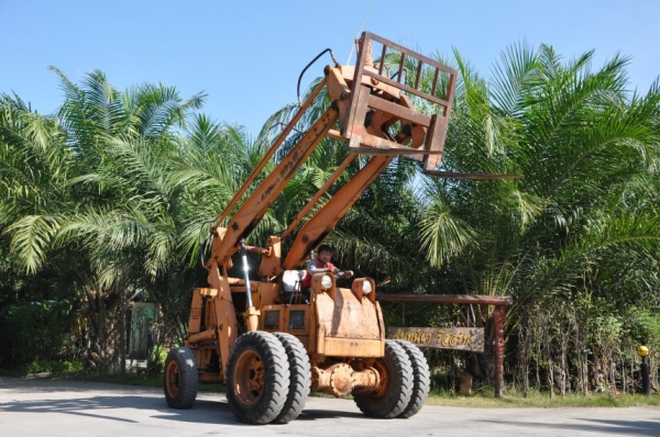 ขายรถตักKOMATSU SD20 สวยเดิมจากญี่ปุ่น2ตัน งากระดก ยังไม่เคยใช้ในไทย 155,000เท่านั้น