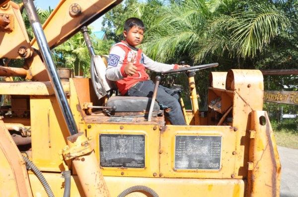 ขายรถตักKOMATSU SD20 สวยเดิมจากญี่ปุ่น2ตัน งากระดก ยังไม่เคยใช้ในไทย 155,000เท่านั้น