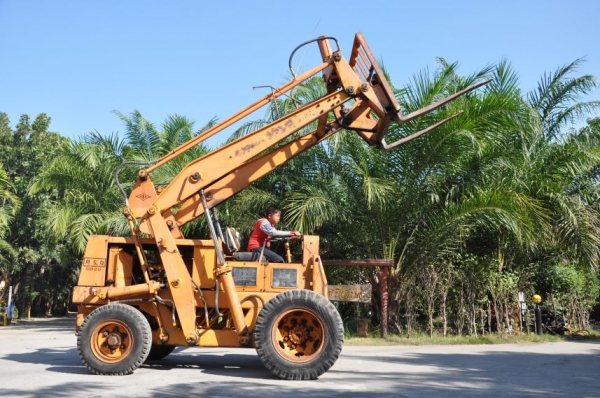 ขายรถตักKOMATSU SD20 สวยเดิมจากญี่ปุ่น2ตัน งากระดก ยังไม่เคยใช้ในไทย 155,000เท่านั้น