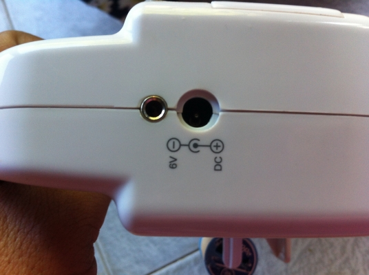 จักรเย็บผ้า ROYAL จากญี่ปุ่น เป็นจักรพกพาใช้แค่จับหรือยึดกับขอบโต็ะได้เลย จักรเย็บผ้า ROYAL จากญี่ปุ่น เป็นจักรพกพาใช้แค่จับหรือยึดกับขอบโต็ะได้เลย